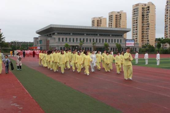 说明: C:\Documents and Settings\Administrator\桌面\太极拳\太极拳\选\基础医学院参赛队伍健步入场.JPG